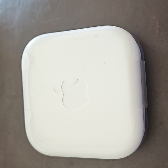 Apple Wired Headphones!! NEW in Box!! - Picture 3 of 3